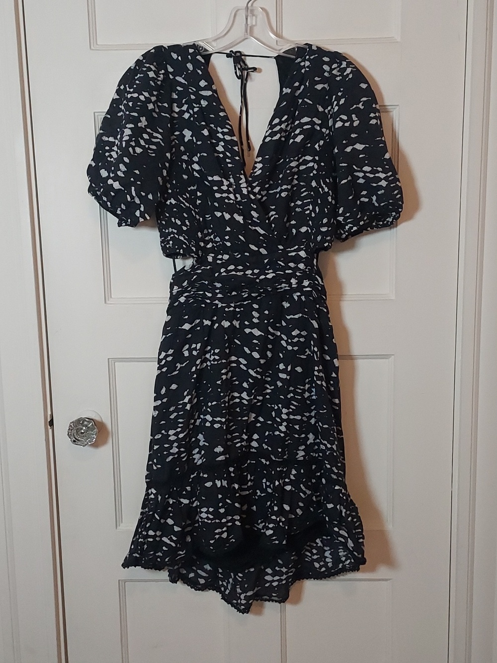 Heartloom Black and White Printed  Dress with Puff Sleeves And Back Cutout SZ L